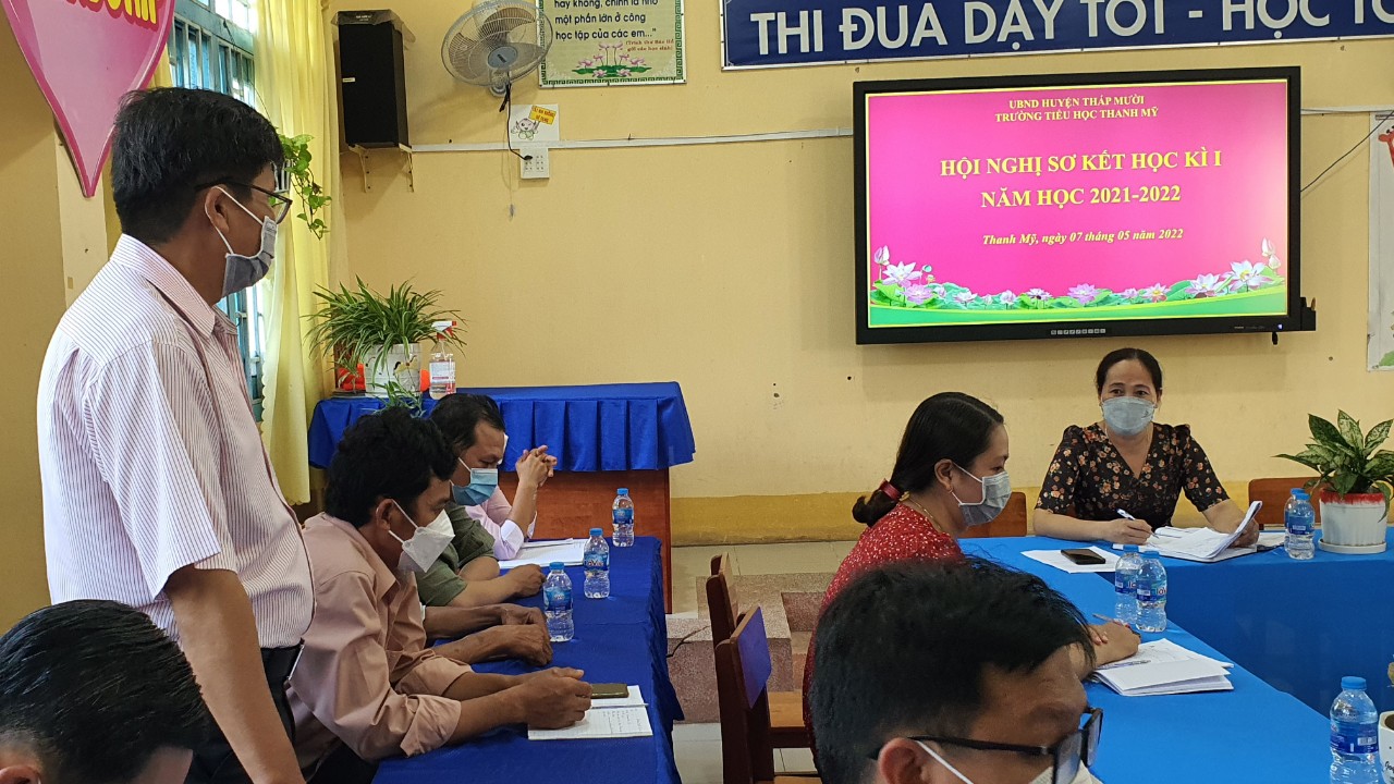 Thầy Nguyễn Bá Kế, GVCN lớp 2/2 tham gia phát biểu